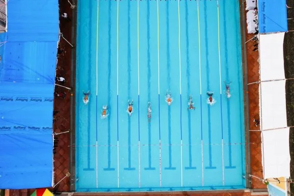 swimming pool race